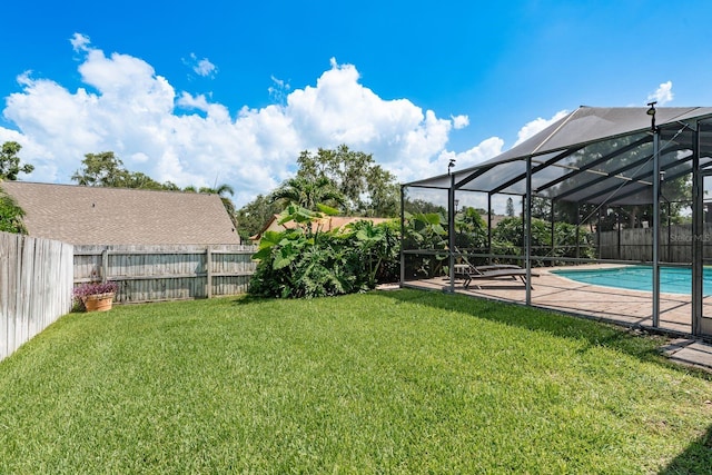 630 Kirkland Cir, Dunedin, FL 34698 - fenced backyard with glass enclosure and a patio area
