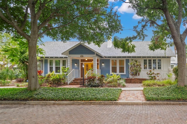 1400 Cherry St NE, Saint Petersburg, FL 33704 - view of front facade with a porch and a shingled roof