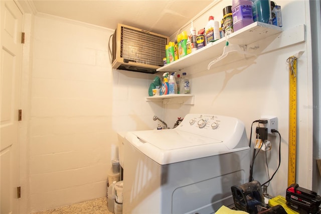 2010 6th Ave SW, Largo, FL 33770 - laundry room with washer / clothes dryer