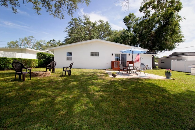 2010 6th Ave SW, Largo, FL 33770 - back of house featuring a patio, a fire pit, and stucco siding