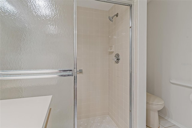 1401 Camelot Ct, Palm Harbor, FL 34684 - full bath featuring a shower stall, toilet, and tile patterned floors