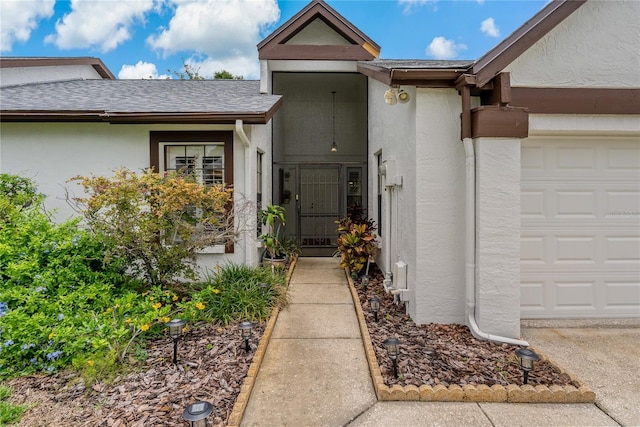 1401 Camelot Ct, Palm Harbor, FL 34684 - entrance to property featuring stucco siding, a garage, and a shingled roof