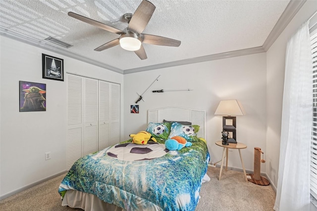 4735 Winslow Beacon Unit 14, Sarasota, FL 34235 - bedroom featuring carpet, crown molding, a closet, a textured ceiling, and ceiling fan