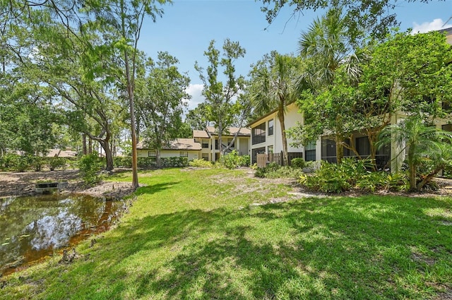 4735 Winslow Beacon Unit 14, Sarasota, FL 34235 - view of green lawn