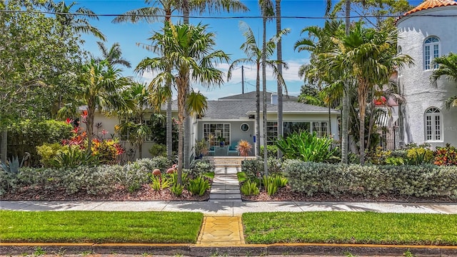 301 23rd Ave NE, Saint Petersburg, FL 33704 - view of front facade with stucco siding