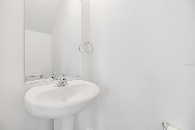 36414 Well Hill Way, Zephyrhills, FL 33541 - bathroom with a sink