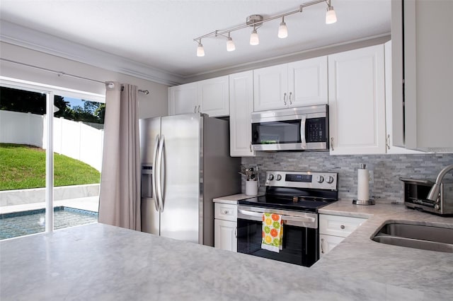 346 Gray Oak Dr, Tarpon Springs, FL 34689 - kitchen featuring stainless steel appliances, a sink, tasteful backsplash, light countertops, and white cabinets