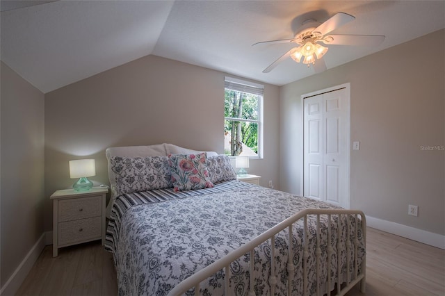346 Gray Oak Dr, Tarpon Springs, FL 34689 - bedroom featuring wood finished floors, baseboards, a closet, a ceiling fan, and lofted ceiling