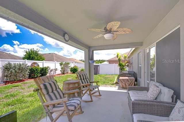 31349 Philmar Ln, Wesley Chapel, FL 33543 - fenced backyard featuring a ceiling fan and a patio