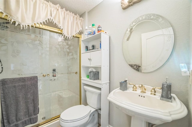 17567 SE 81st Parnassus Ct, The Villages, FL 32162 - full bath featuring a sink, toilet, tiled shower, and a textured ceiling