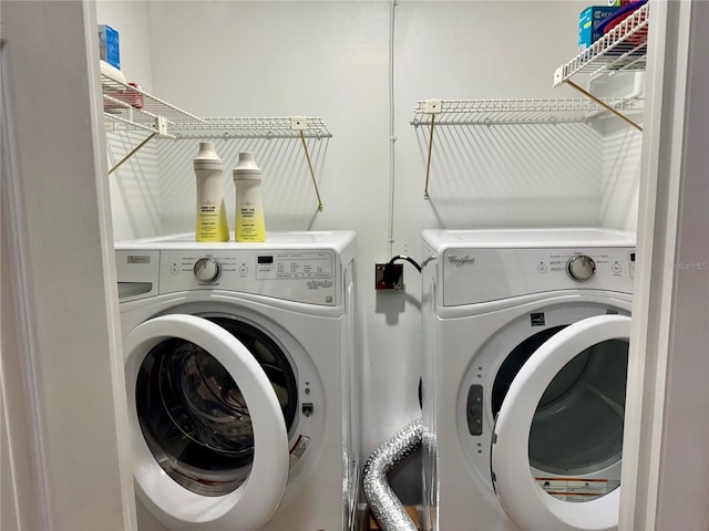 100 Bluff View Dr Unit 115C, Belleair Bluffs, FL 33770 - laundry area featuring independent washer and dryer