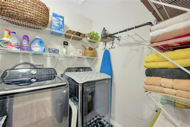 2022 Hawks View Dr, Ruskin, FL 33570 - laundry room with washing machine and clothes dryer