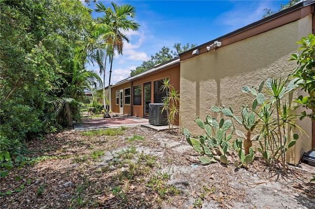 7705 4th Ave W, Bradenton, FL 34209 - view of yard with a patio