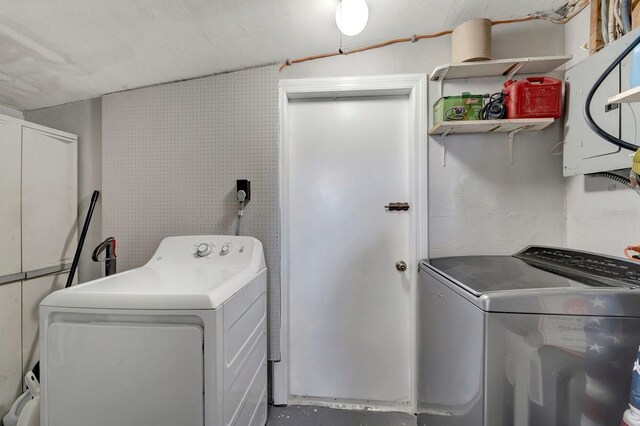 551 Lindley Ter, Port Charlotte, FL 33952 - laundry area featuring washing machine and clothes dryer