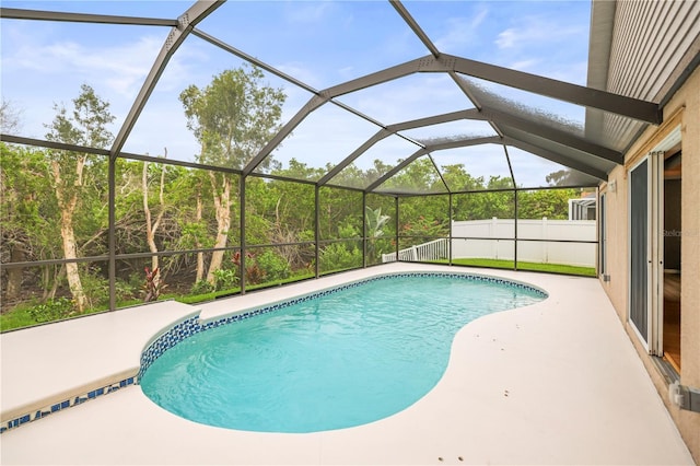 826 Addison Dr NE, Saint Petersburg, FL 33716 - swimming pool with a patio