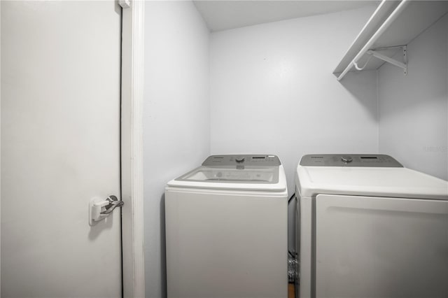 826 Addison Dr NE, Saint Petersburg, FL 33716 - washroom featuring washer and dryer