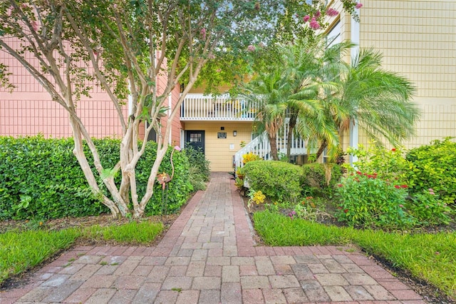 2424 W Tampa Bay Blvd Unit G204, Tampa, FL 33607 - view of home's community featuring stairs