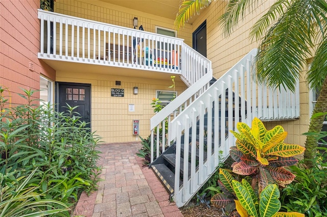 2424 W Tampa Bay Blvd Unit G204, Tampa, FL 33607 - property entrance with a balcony