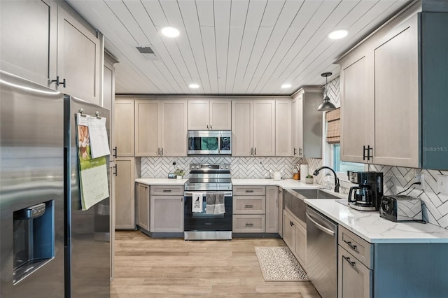 10614 Hudson Ave, Hudson, FL 34669 - kitchen with stainless steel appliances, recessed lighting, a sink, light wood-style flooring, and decorative backsplash
