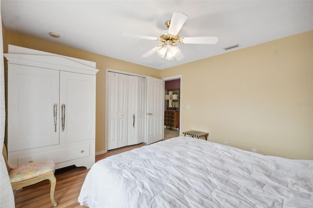 13238 Asbury St, Spring Hill, FL 34609 - bedroom with wood finished floors and a ceiling fan