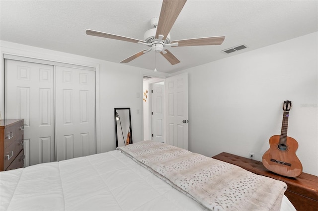 4922 Bola St, New Port Richey, FL 34652 - bedroom featuring a closet and ceiling fan