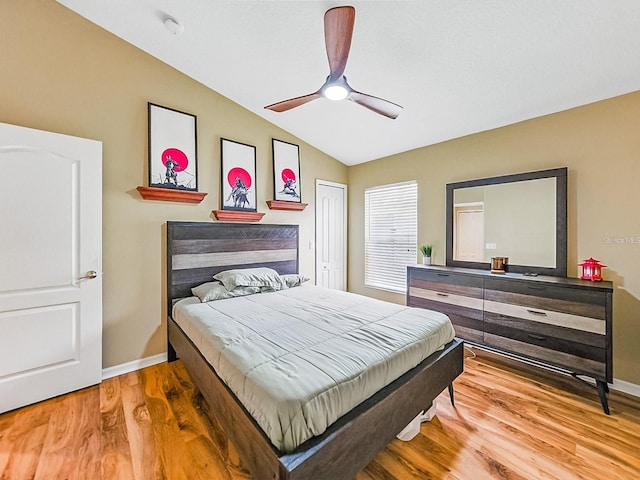 1338 Winding Willow Dr, Trinity, FL 34655 - bedroom with vaulted ceiling, wood finished floors, ceiling fan, and a closet