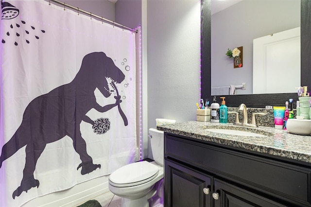 11711 Winterset Cove Dr, Riverview, FL 33579 - full bath featuring vanity and shower / tub combo with curtain