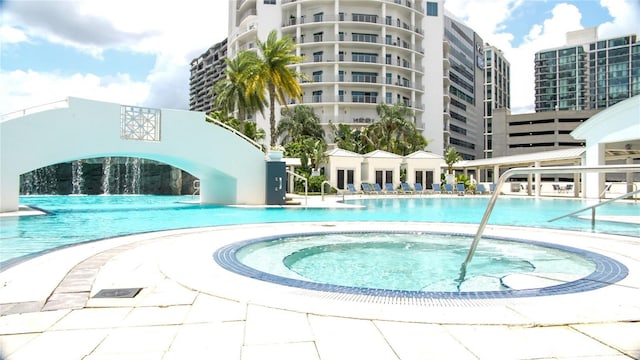 1209 E Cumberland Ave Unit 1003, Tampa, FL 33602 - community pool with a hot tub