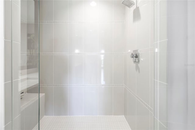 125 Belleview Blvd Unit 203, Belleair, FL 33756 - bathroom featuring a tile shower