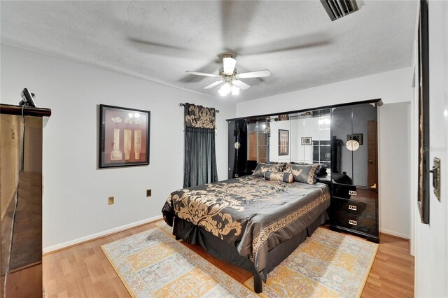 1414 75th St NW, Bradenton, FL 34209 - bedroom featuring light wood finished floors, a ceiling fan, and a textured ceiling