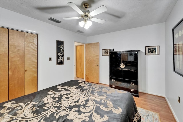 1414 75th St NW, Bradenton, FL 34209 - bedroom featuring light wood-style flooring and ceiling fan