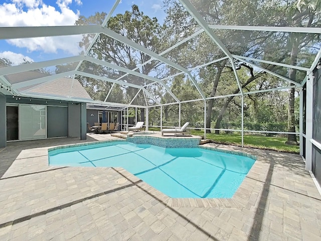 15024 Eaglepark Pl, Lithia, FL 33547 - view of pool with a patio, a pool with connected hot tub, and a lanai