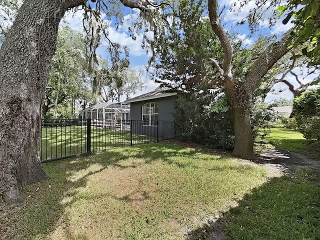 15024 Eaglepark Pl, Lithia, FL 33547 - view of yard featuring glass enclosure