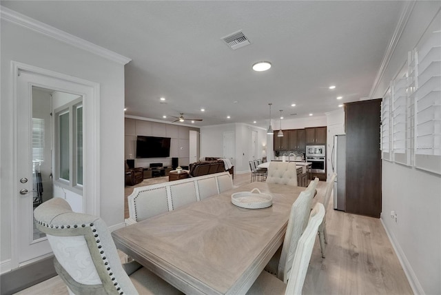 7420 Paradiso Dr, Apollo Beach, FL 33572 - dining area featuring crown molding, light wood-type flooring, recessed lighting, and ceiling fan