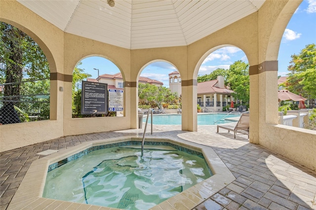 2400 Feather Sound Dr Unit 528, Clearwater, FL 33762 - community pool with a hot tub and a patio