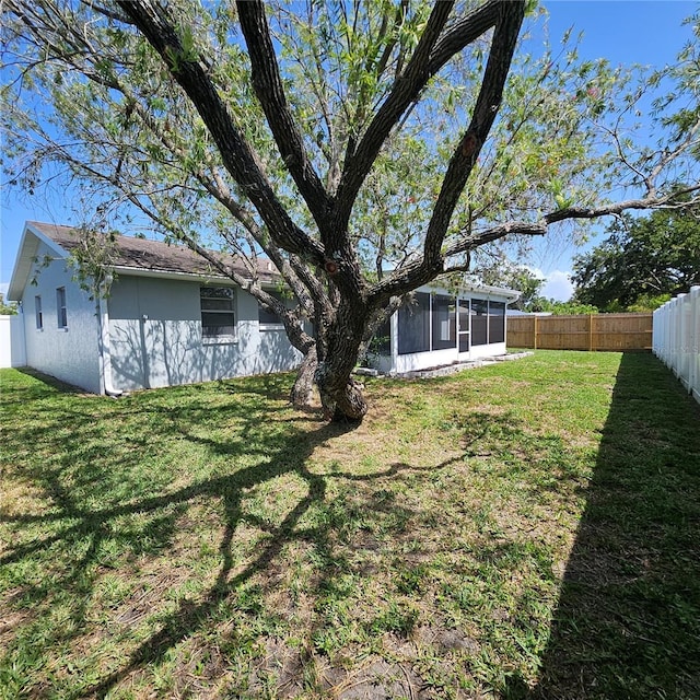 6008 Firefly Ln, Apollo Beach, FL 33572 - fenced backyard featuring a sunroom