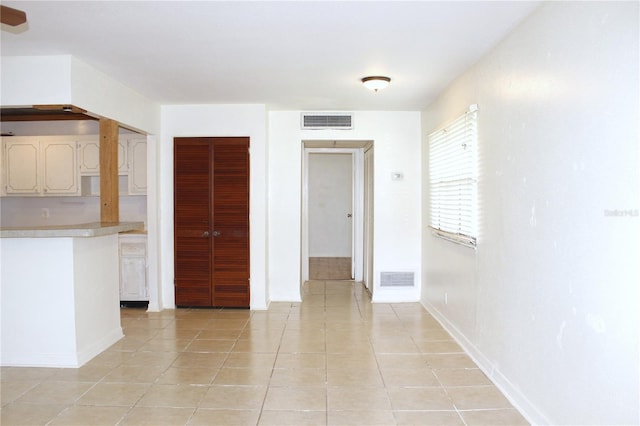 101 Cambridge Trl Unit 194, Sun City Center, FL 33573 - interior space featuring light tile patterned flooring and baseboards