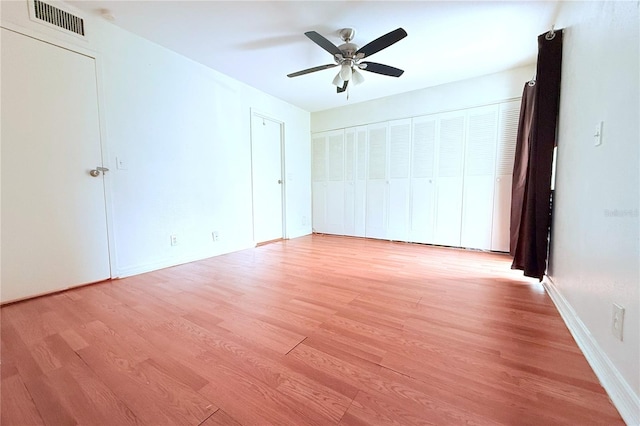 101 Cambridge Trl Unit 194, Sun City Center, FL 33573 - unfurnished bedroom with light wood-style flooring, baseboards, and ceiling fan