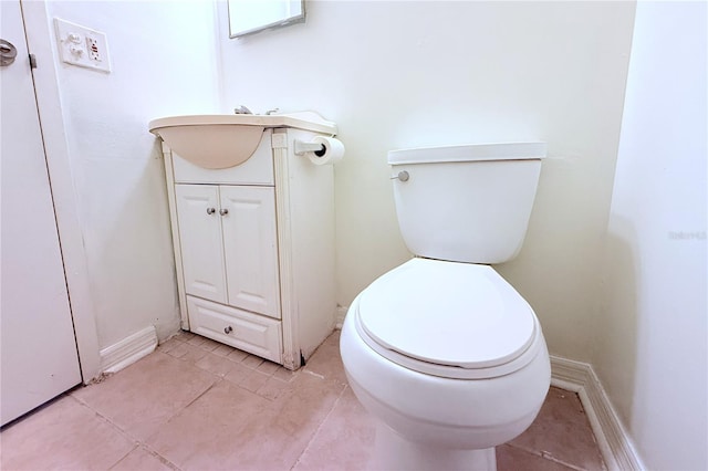101 Cambridge Trl Unit 194, Sun City Center, FL 33573 - half bath featuring vanity, toilet, and tile patterned floors