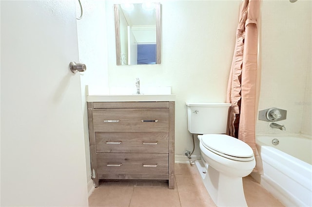 101 Cambridge Trl Unit 194, Sun City Center, FL 33573 - full bath with tile patterned flooring, vanity, toilet, shower / bath combination with curtain, and baseboards