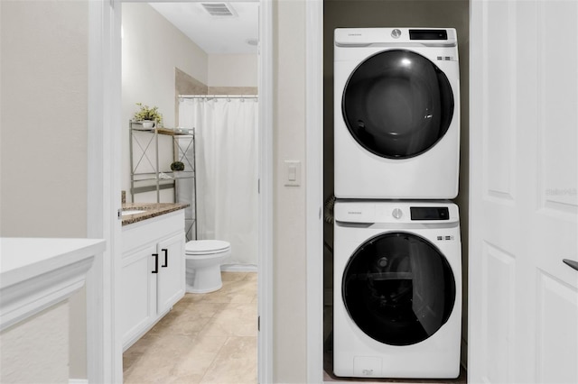 106 Cutlass Way, Oldsmar, FL 34677 - washroom featuring stacked washer / drying machine