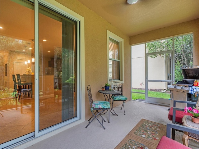 27546 Stonecreek Way, Wesley Chapel, FL 33544 - sunroom with a textured wall