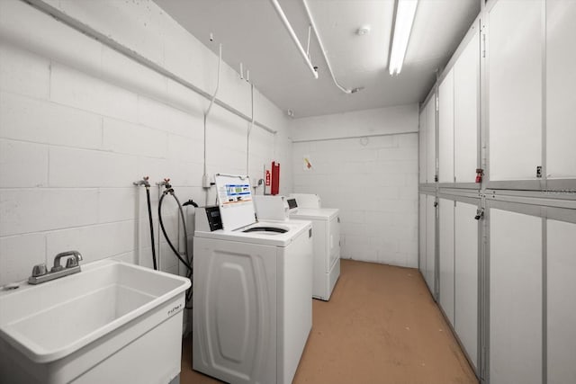 1230 Gulf Blvd Unit 304, Clearwater, FL 33767 - community laundry room with washer and clothes dryer and concrete block wall