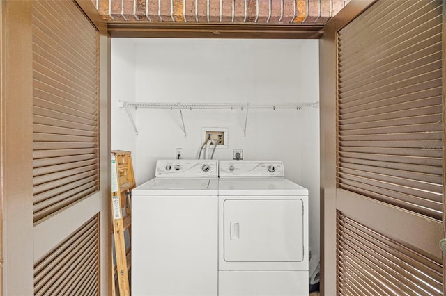 214 Caryl Way, Oldsmar, FL 34677 - laundry area with washing machine and clothes dryer