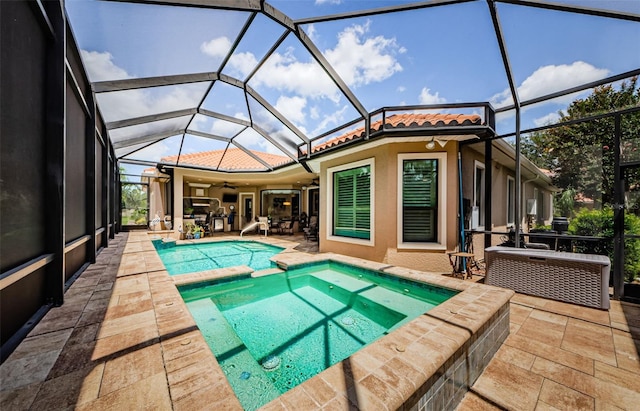 1012 Tuscany Dr, Trinity, FL 34655 - view of pool with ceiling fan, a patio area, a pool with connected hot tub, and glass enclosure