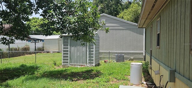 2503 Elm St, Seffner, FL 33584 - view of side of home