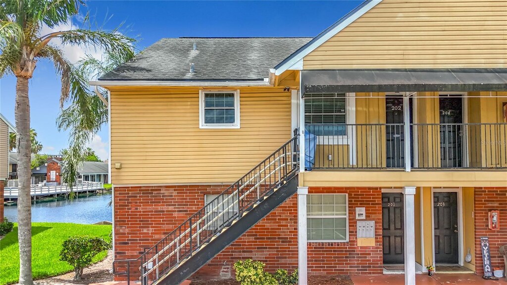 200 Country Club Dr Unit 202, Largo, FL 33771 - photo 1
