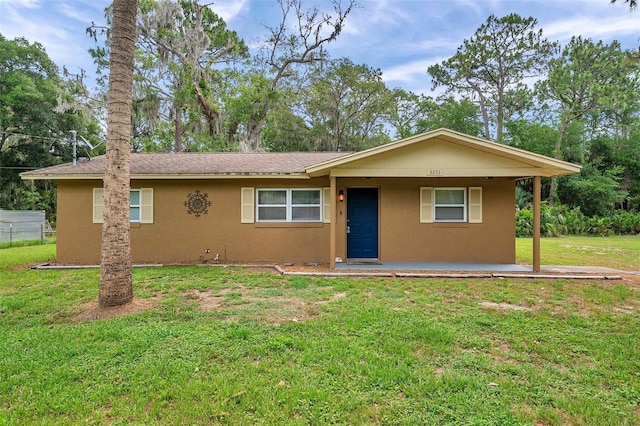 3371 N Bay Ave, Crystal River, FL 34428 - ranch-style house featuring stucco siding, a front lawn, and a porch