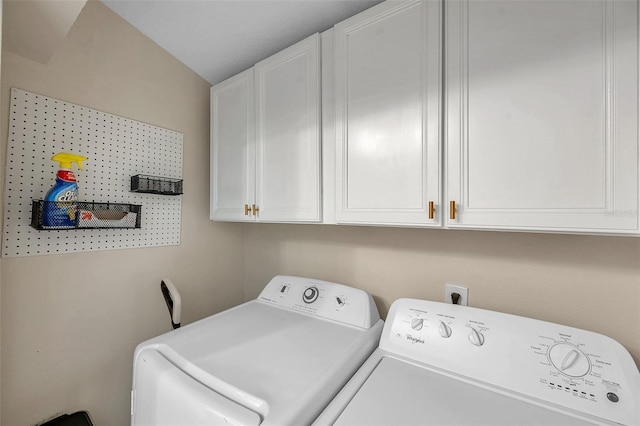 3371 N Bay Ave, Crystal River, FL 34428 - laundry area featuring washing machine and clothes dryer and cabinet space