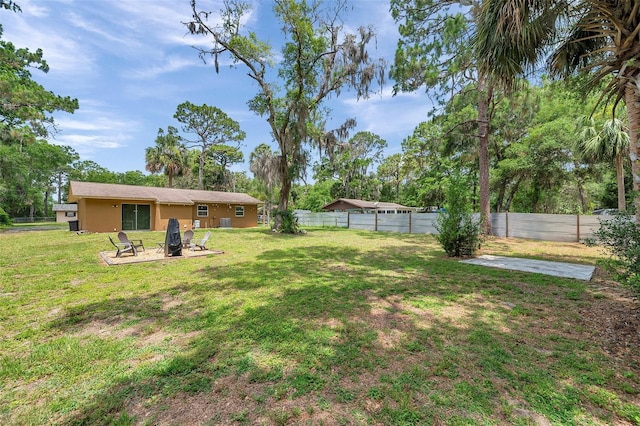 3371 N Bay Ave, Crystal River, FL 34428 - fenced backyard featuring a patio and an outdoor fire pit